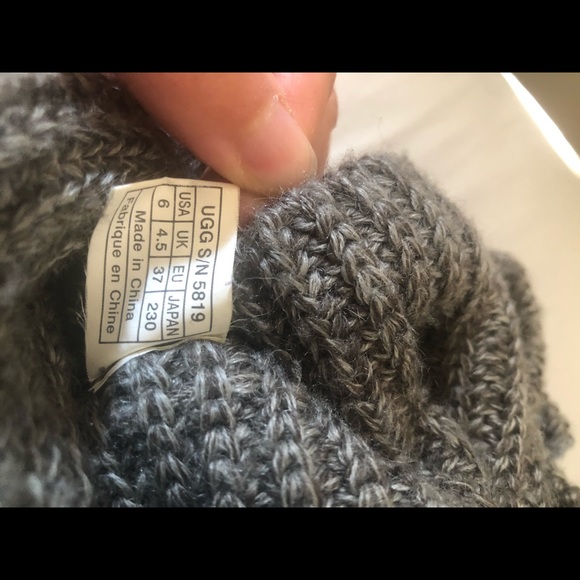 Women’s Ugg Knit Boot   —   Size 6 - Picture 6 of 7